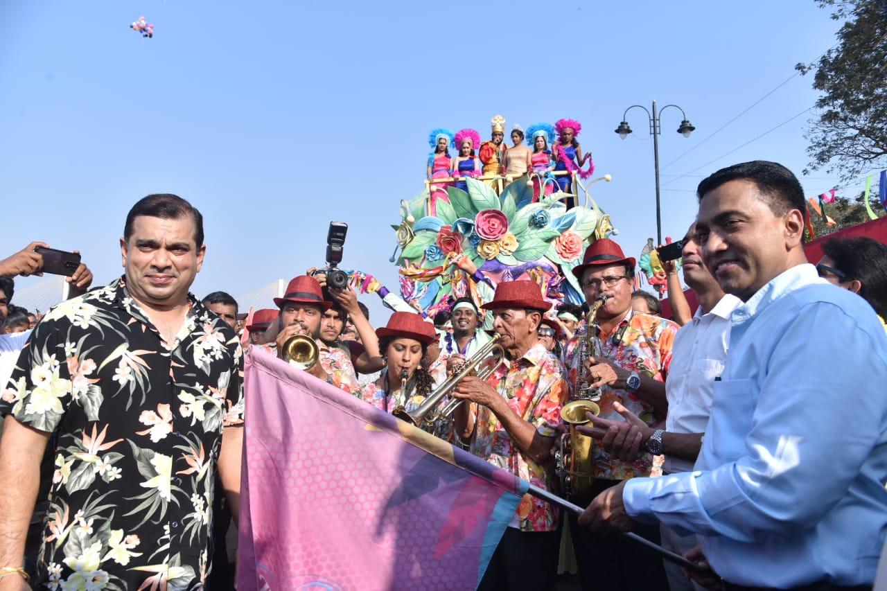 Honorable Chief Minister Pramod Sawant flagged off the VIVA Carnaval parade that has started in Panaji.